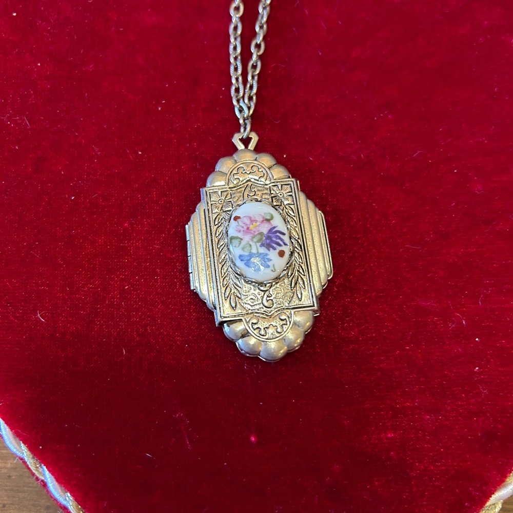 Vintage Locket  Floral Pendant Necklace